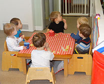 photo showing snack time in Bumble Bees Longscroft