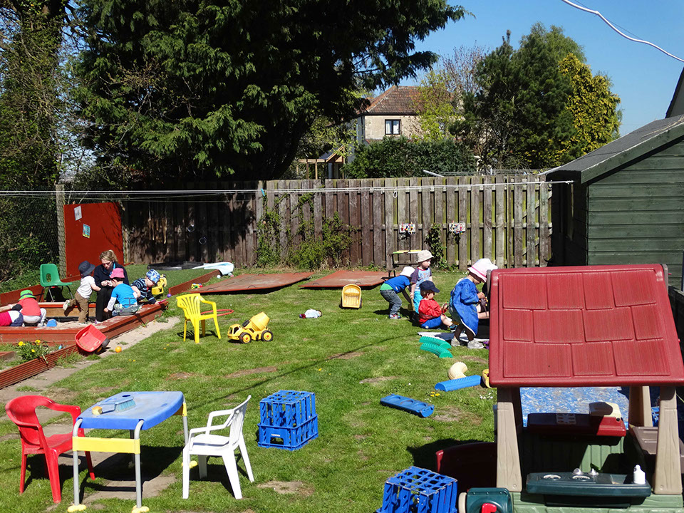 photo showing the dragon flies private garden at Longscroft