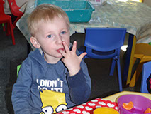 photo showing snack time in Dragonflies at Longscroft
