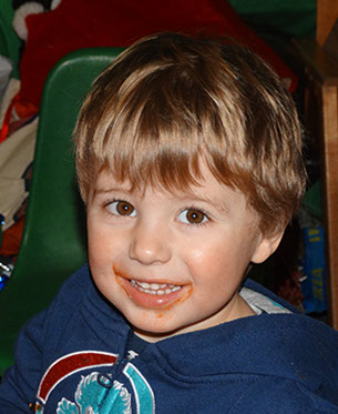 photo of a boy eating lunch at Longscroft