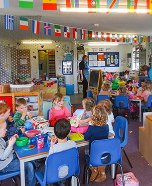 photo of lunchtime in Butterflies room at Longscroft